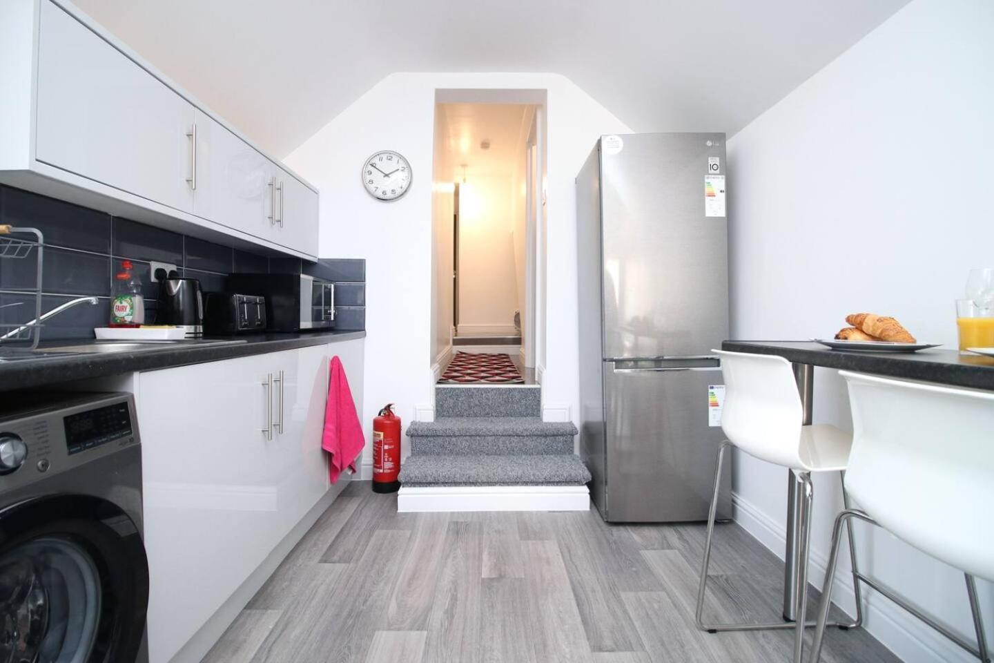 Modern Guesthouse, Fast Wi-Fi, Street Free Parking, Central, Fully Equipped 카디프 외부 사진