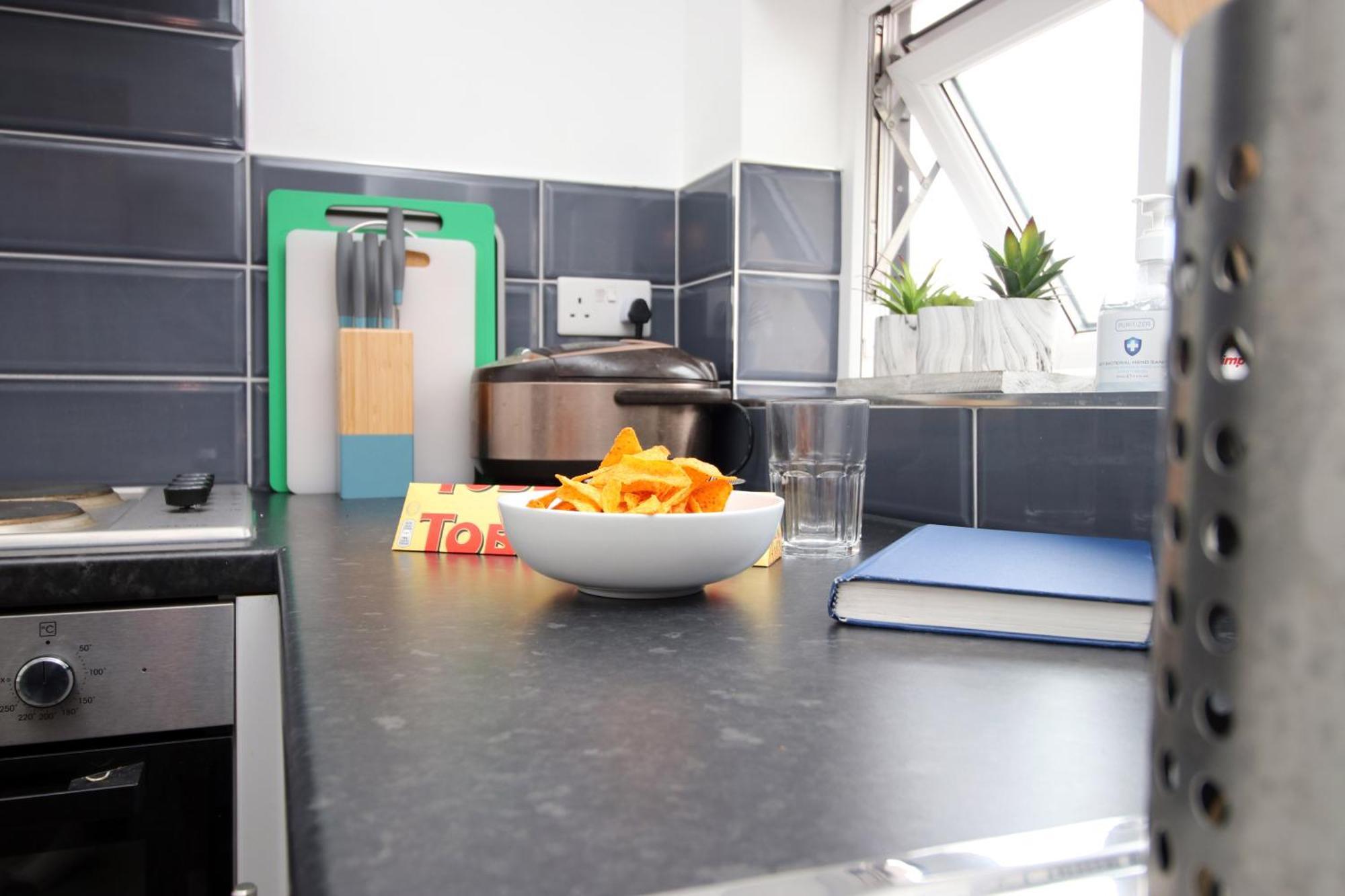 Cardiff Private Double Room With Shared Bathroom Wi-Fi And Free On-Street Parking 외부 사진